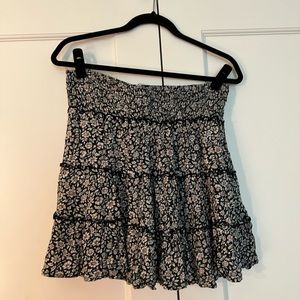 Short flowery very soft and in great condition skirt.